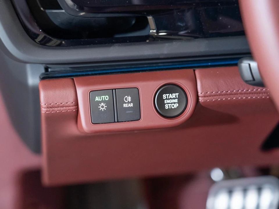 2026 Porsche Panamera - Image 24 of 30