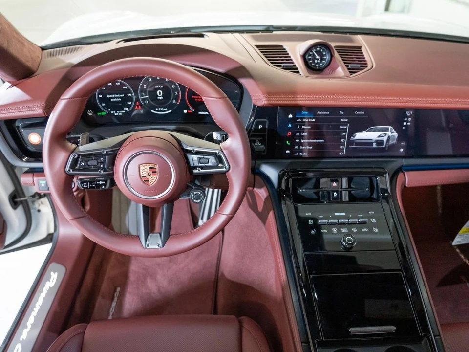 2026 Porsche Panamera - Image 28 of 30
