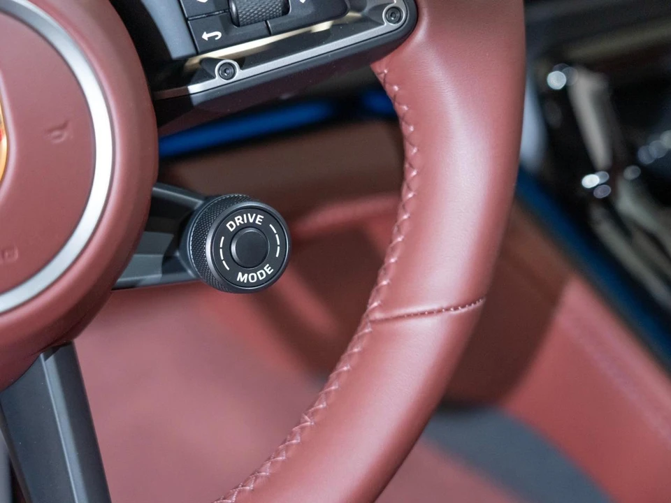 2026 Porsche Panamera - Image 23 of 30