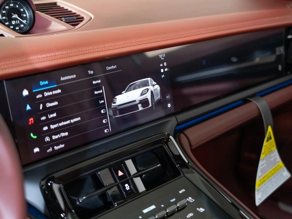 2026 Porsche Panamera - Image 21 of 30