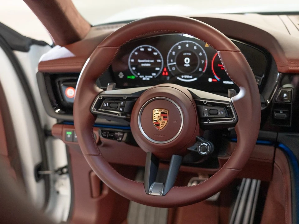 2026 Porsche Panamera - Image 27 of 30