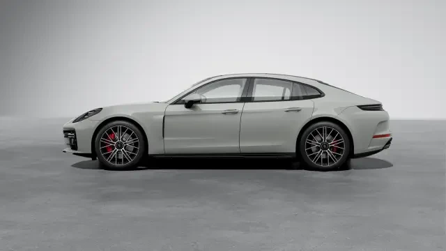2026 Porsche Panamera - Image 14 of 31