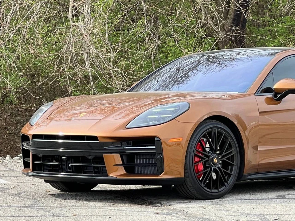 2026 Porsche 976 Panamera - Image 2 of 5