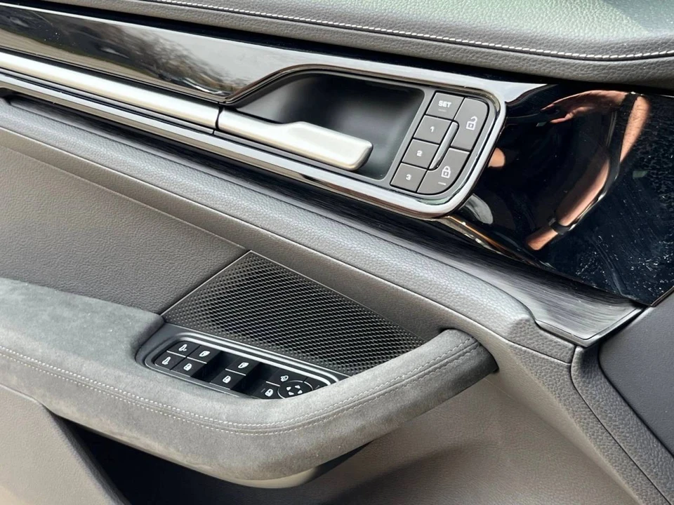2026 Porsche 976 Panamera - Image 5 of 5