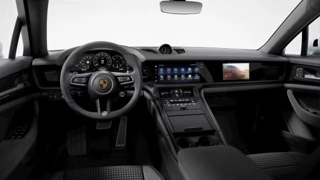 2026 Porsche Panamera - Image 26 of 31
