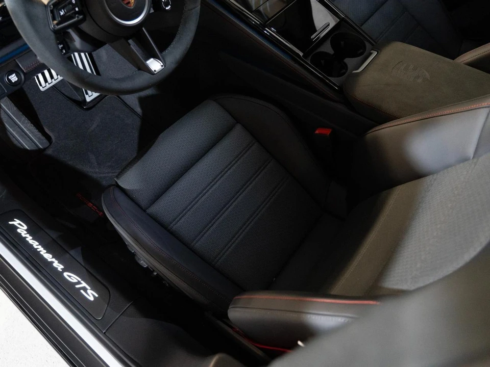 2026 Porsche 976 Panamera - Image 14 of 29