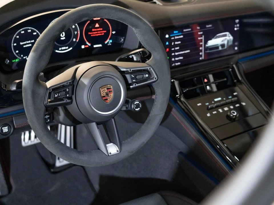 2026 Porsche 976 Panamera - Image 15 of 29