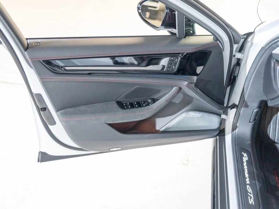 2026 Porsche 976 Panamera - Image 16 of 29
