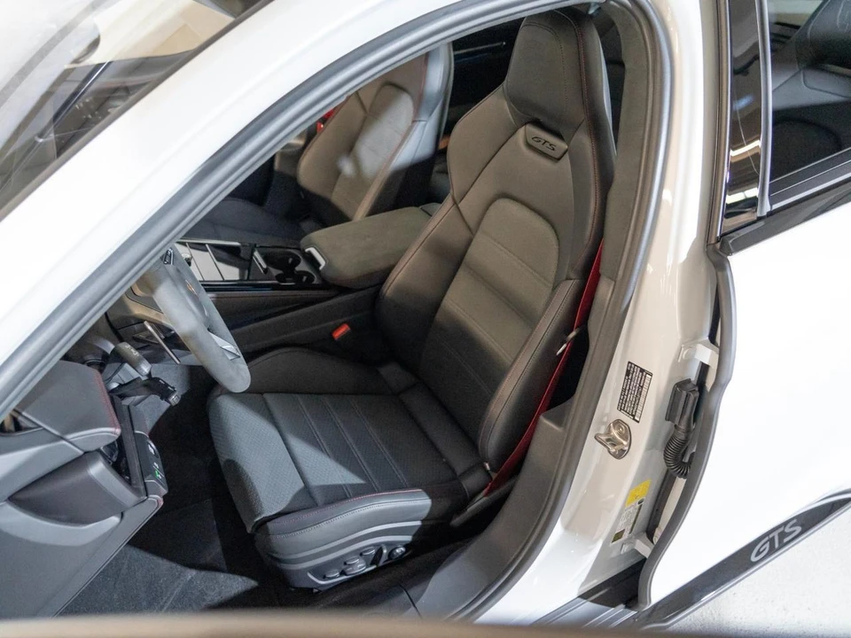 2026 Porsche 976 Panamera - Image 5 of 29