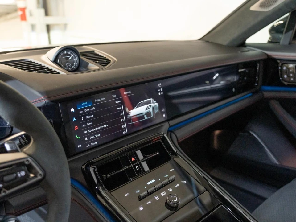 2026 Porsche 976 Panamera - Image 20 of 29