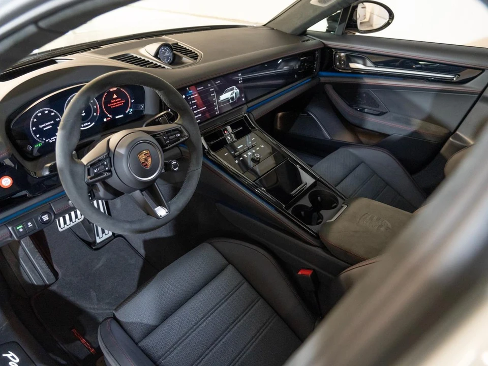 2026 Porsche 976 Panamera - Image 4 of 29