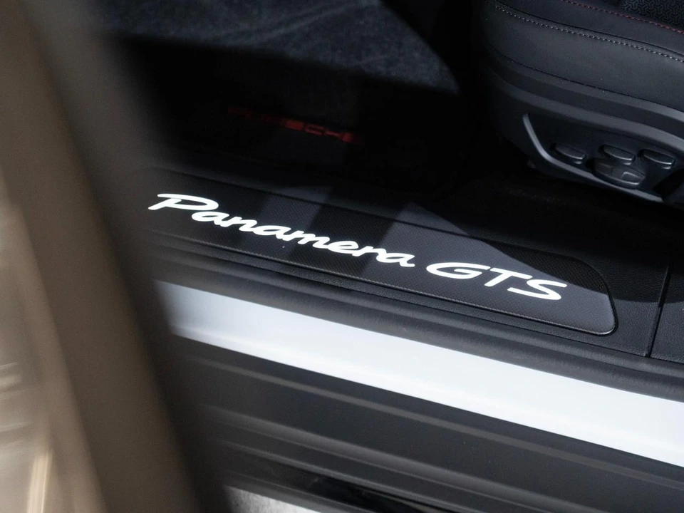 2026 Porsche 976 Panamera - Image 12 of 29