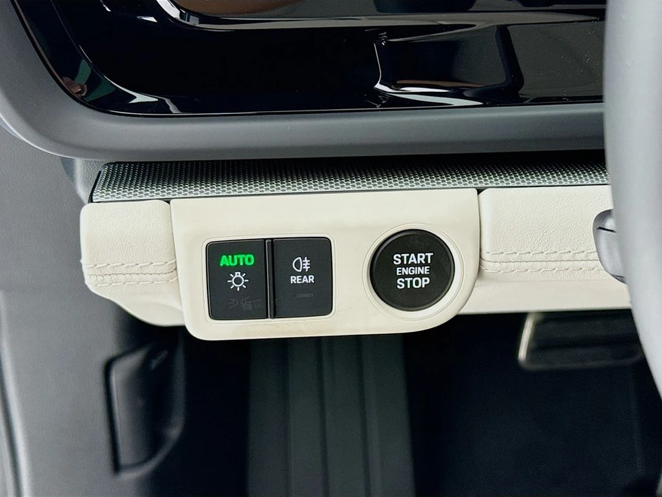 2026 Porsche 976 Panamera - Image 16 of 31