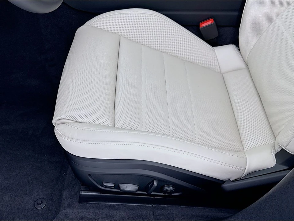 2026 Porsche 976 Panamera - Image 14 of 31