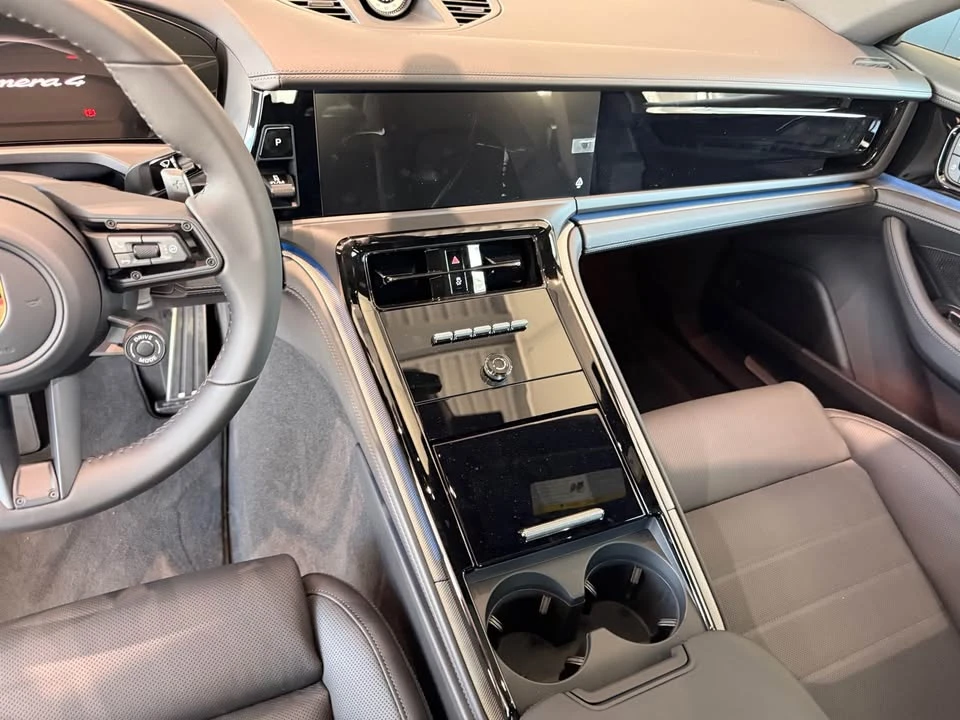 2026 Porsche 976 Panamera - Image 9 of 10