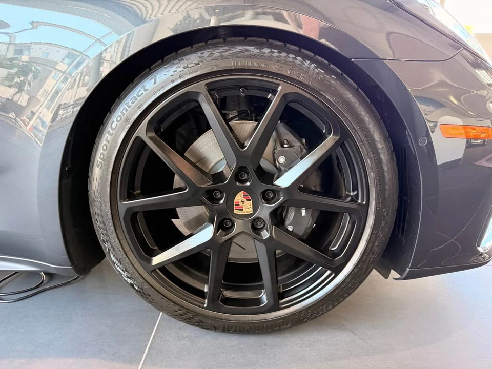 2026 Porsche 976 Panamera - Image 3 of 10