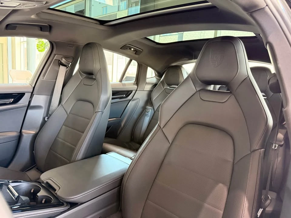 2026 Porsche 976 Panamera - Image 7 of 10