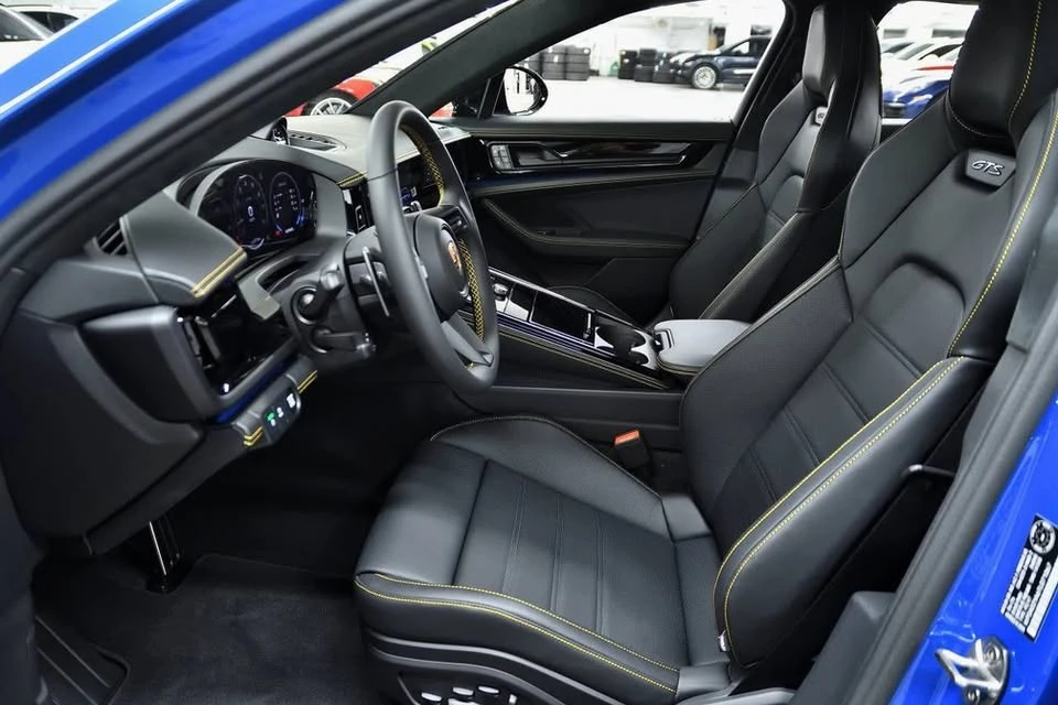 2026 Porsche 976 Panamera - Image 4 of 4