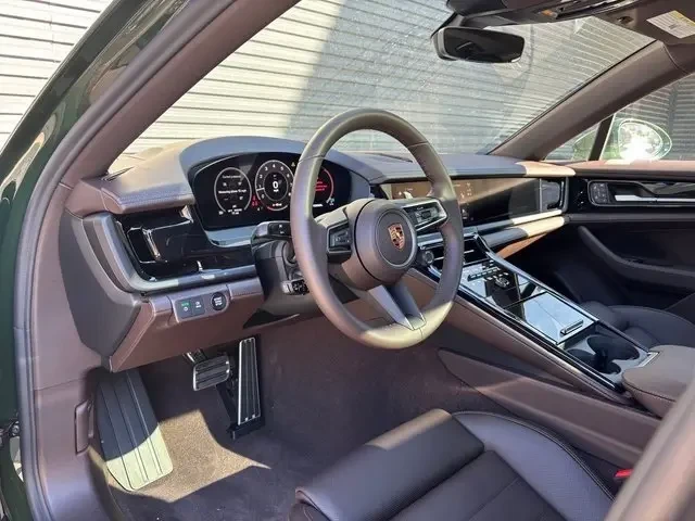 2026 Porsche 976 Panamera - Image 4 of 7