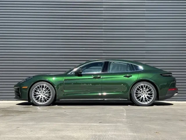 2026 Porsche 976 Panamera - Image 2 of 7