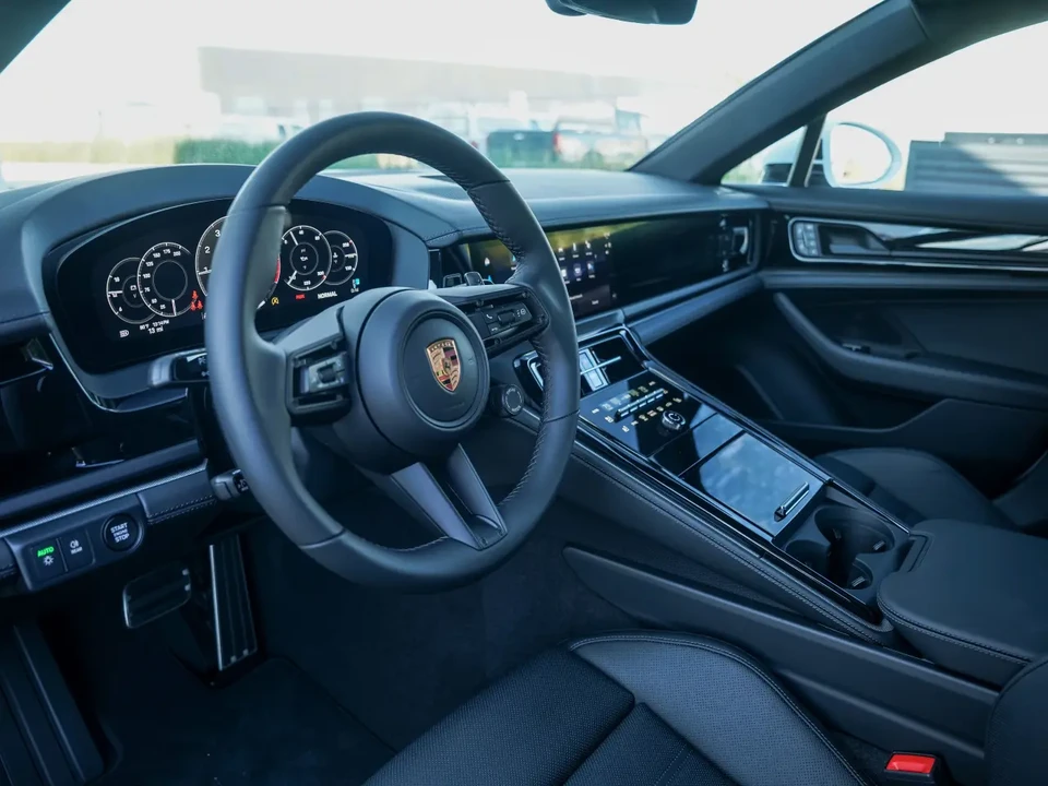 2026 Porsche 976 Panamera - Image 4 of 6