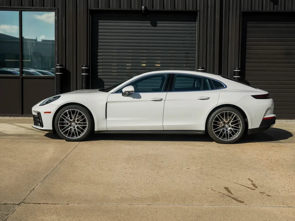 2026 Porsche 976 Panamera - Image 2 of 6