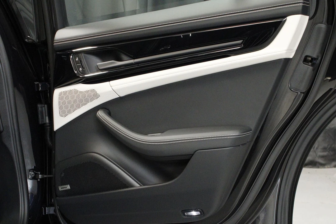 2026 Porsche 976 Panamera - Image 17 of 31