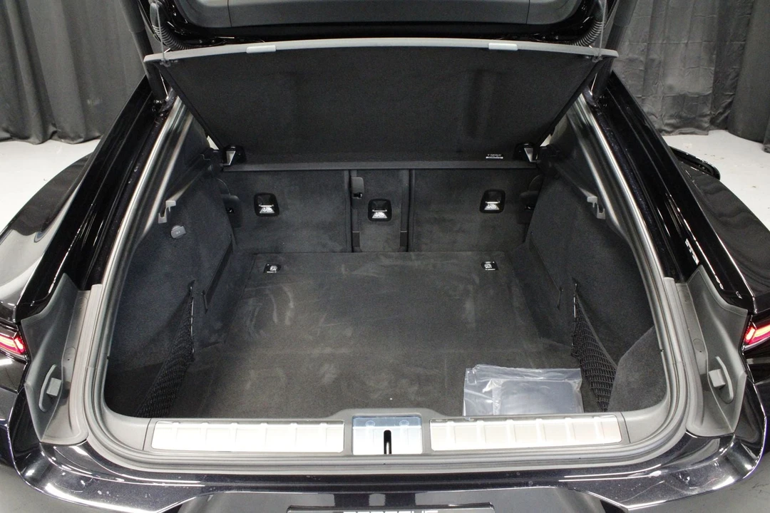 2026 Porsche 976 Panamera - Image 19 of 31