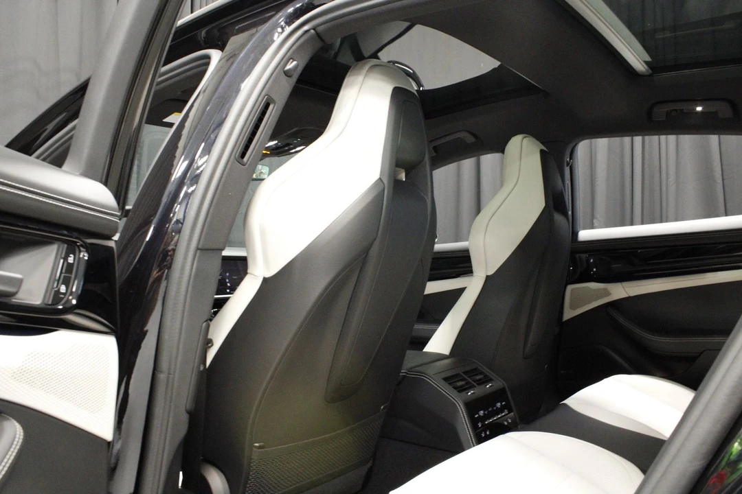 2026 Porsche 976 Panamera - Image 20 of 31