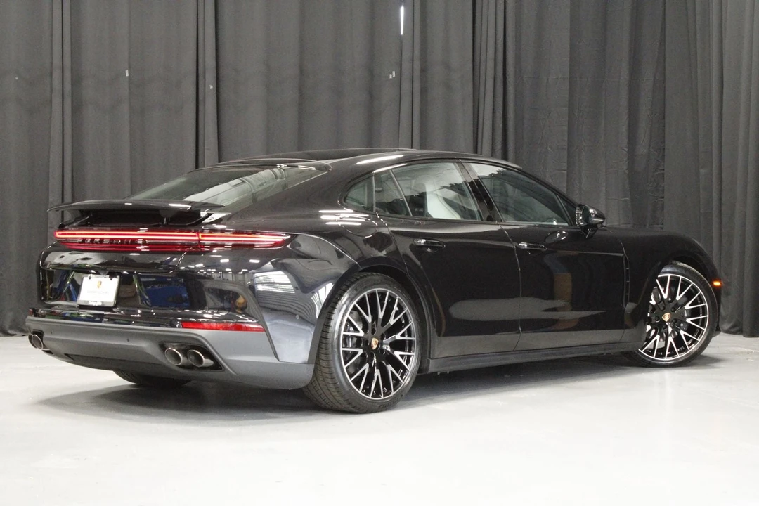 2026 Porsche 976 Panamera - Image 7 of 31