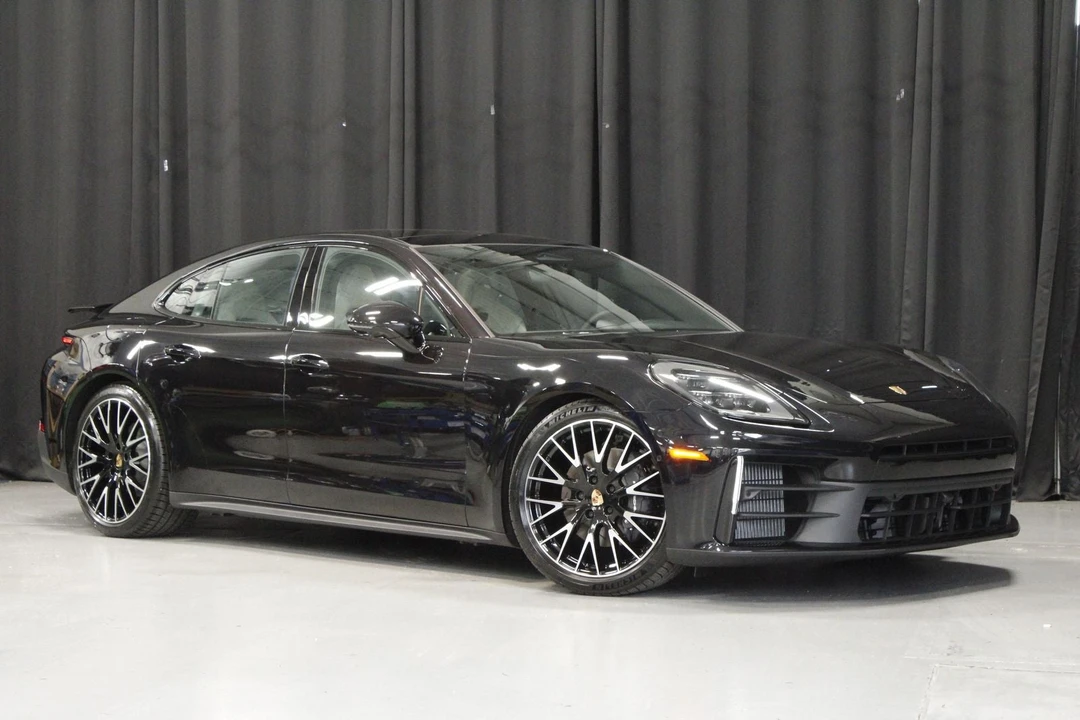 2026 Porsche 976 Panamera - Image 9 of 31