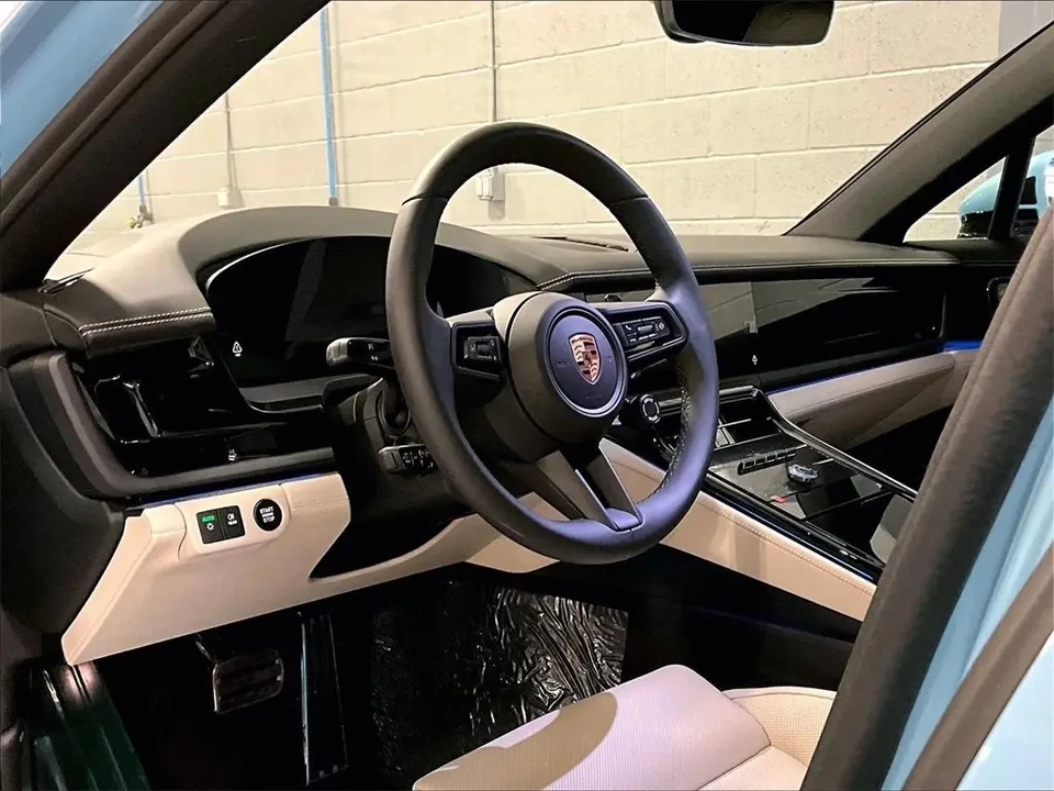 2026 Porsche 976 Panamera - Image 4 of 6