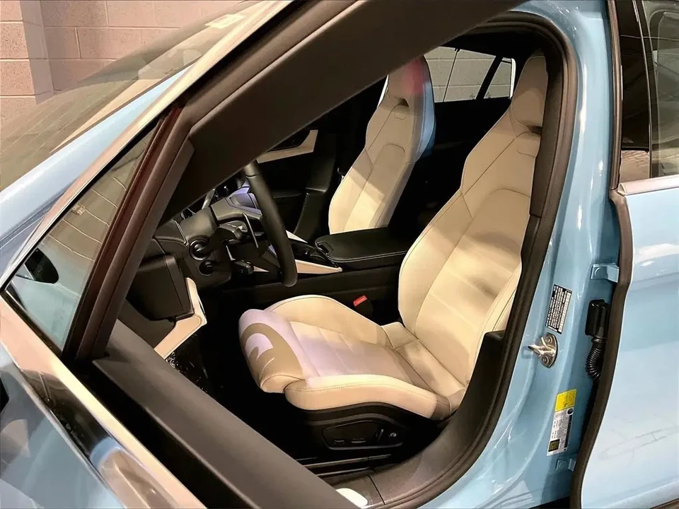 2026 Porsche 976 Panamera - Image 5 of 6