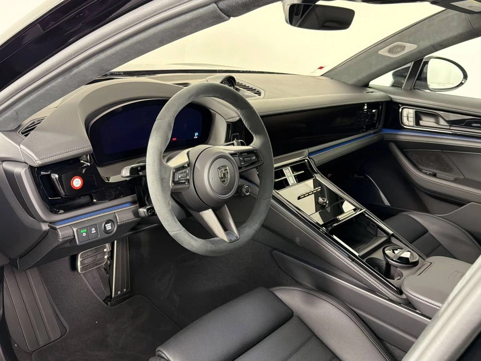 2026 Porsche 976 Panamera Turbo - Image 4 of 5