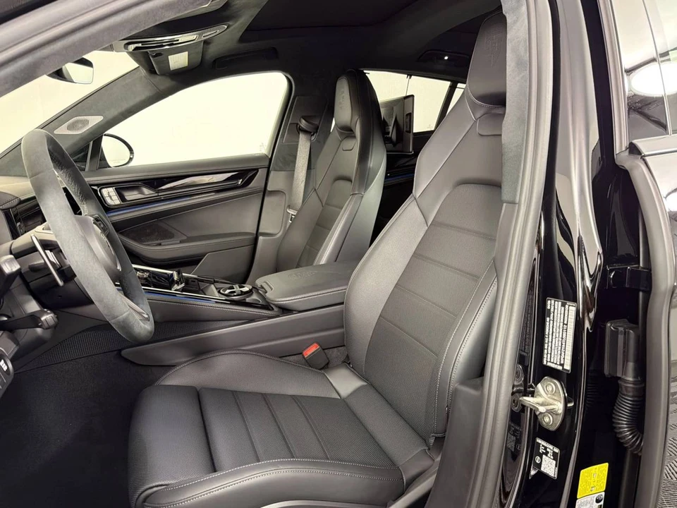 2026 Porsche 976 Panamera Turbo - Image 5 of 5