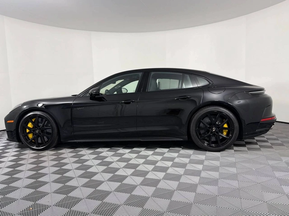 2026 Porsche 976 Panamera Turbo - Image 2 of 5