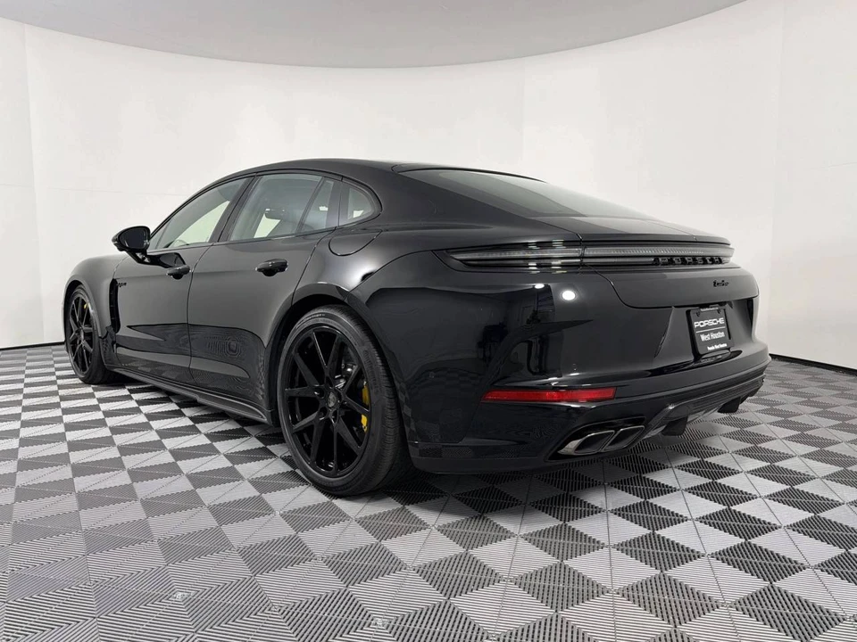 2026 Porsche 976 Panamera Turbo - Image 3 of 5