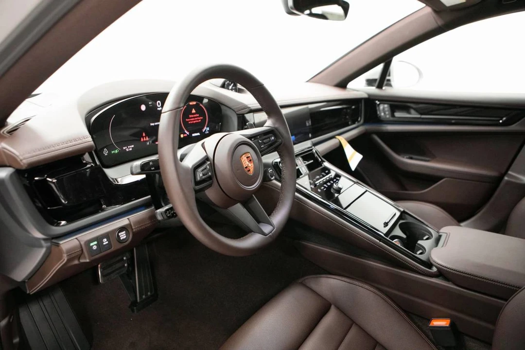 2026 Porsche 976 Panamera - Image 4 of 5