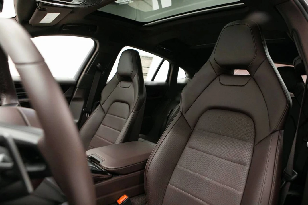 2026 Porsche 976 Panamera - Image 5 of 5