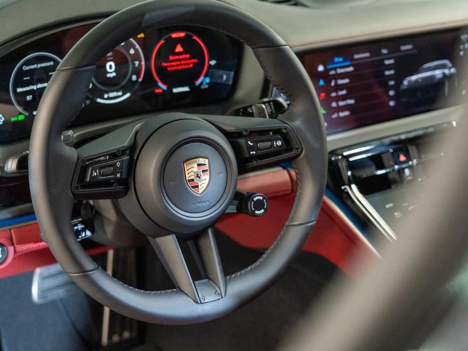 2026 Porsche 976 Panamera - Image 15 of 28