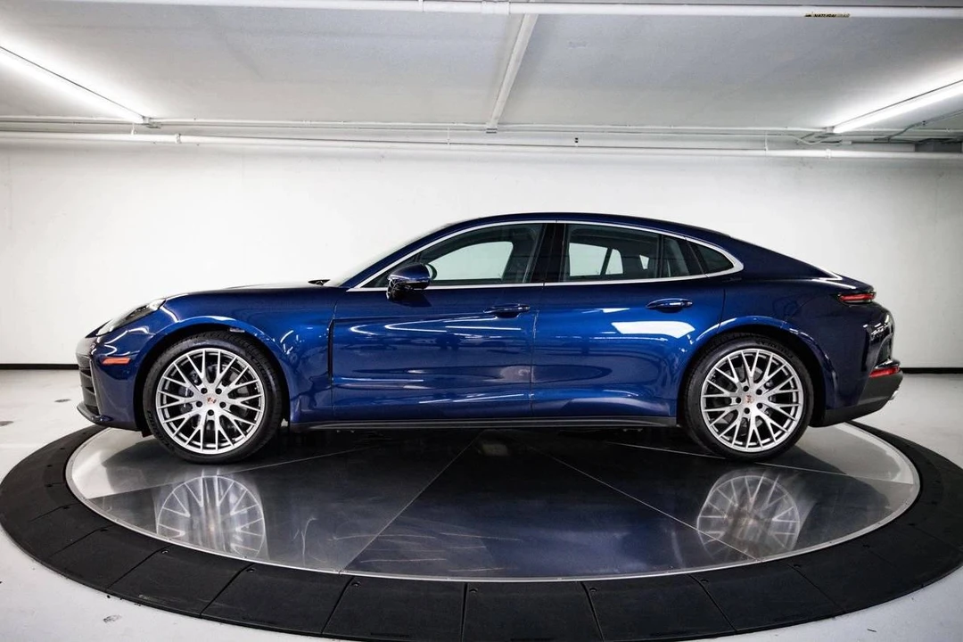 2026 Porsche 976 Panamera - Image 2 of 4