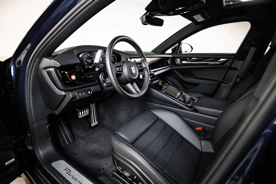 2026 Porsche 976 Panamera - Image 4 of 4