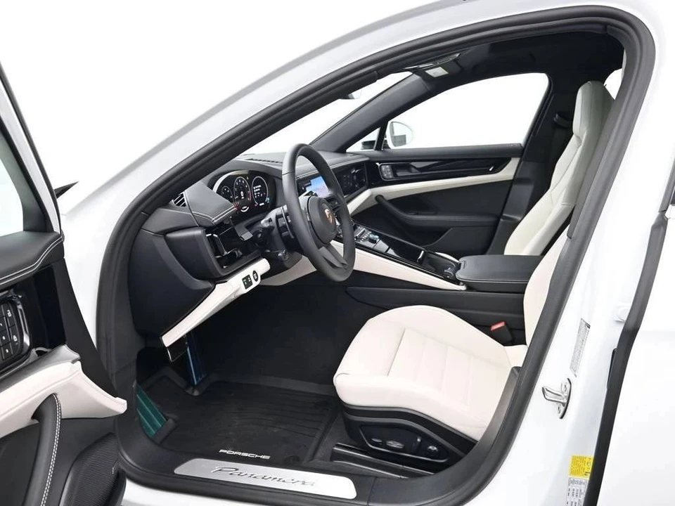 2026 Porsche 976 Panamera - Image 4 of 4