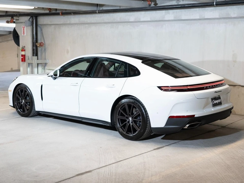 2026 Porsche 976 Panamera - Image 4 of 30