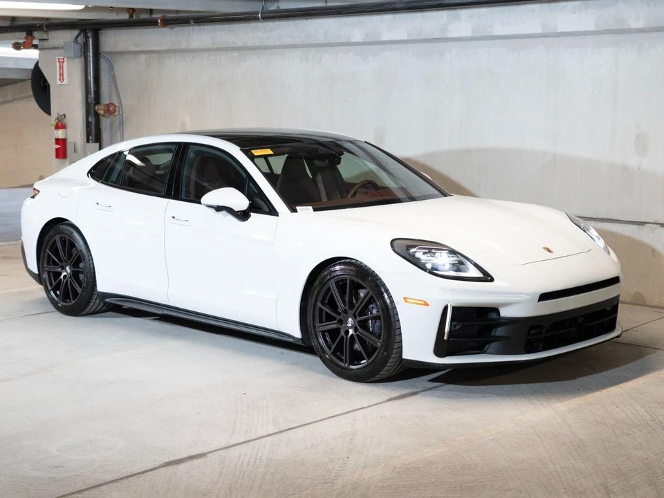 2026 Porsche 976 Panamera - Image 8 of 30