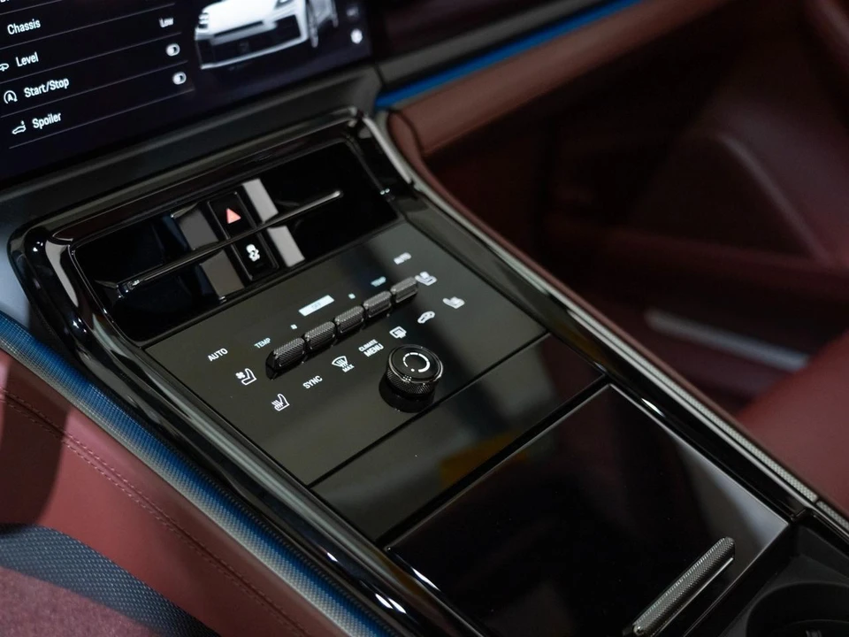 2026 Porsche 976 Panamera - Image 23 of 30