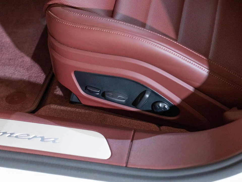 2026 Porsche 976 Panamera - Image 14 of 30