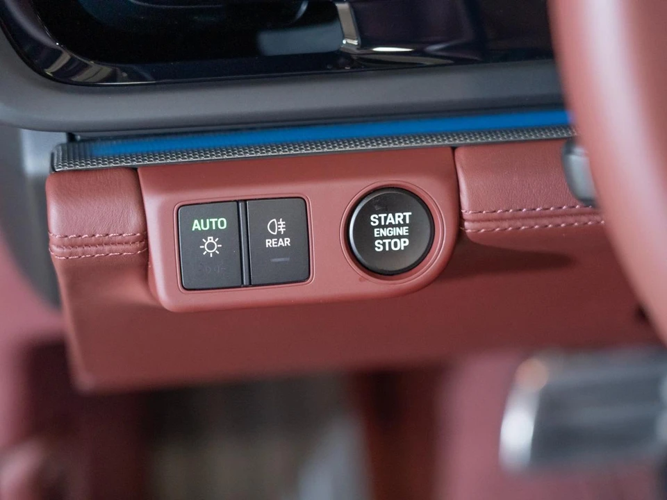 2026 Porsche 976 Panamera - Image 25 of 30