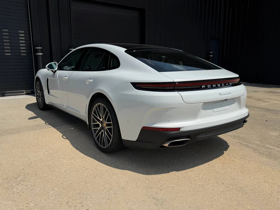 2026 Porsche 976 Panamera - Image 3 of 5