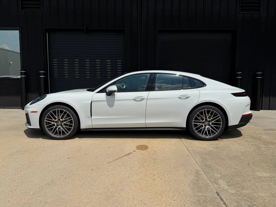 2026 Porsche 976 Panamera - Image 2 of 5